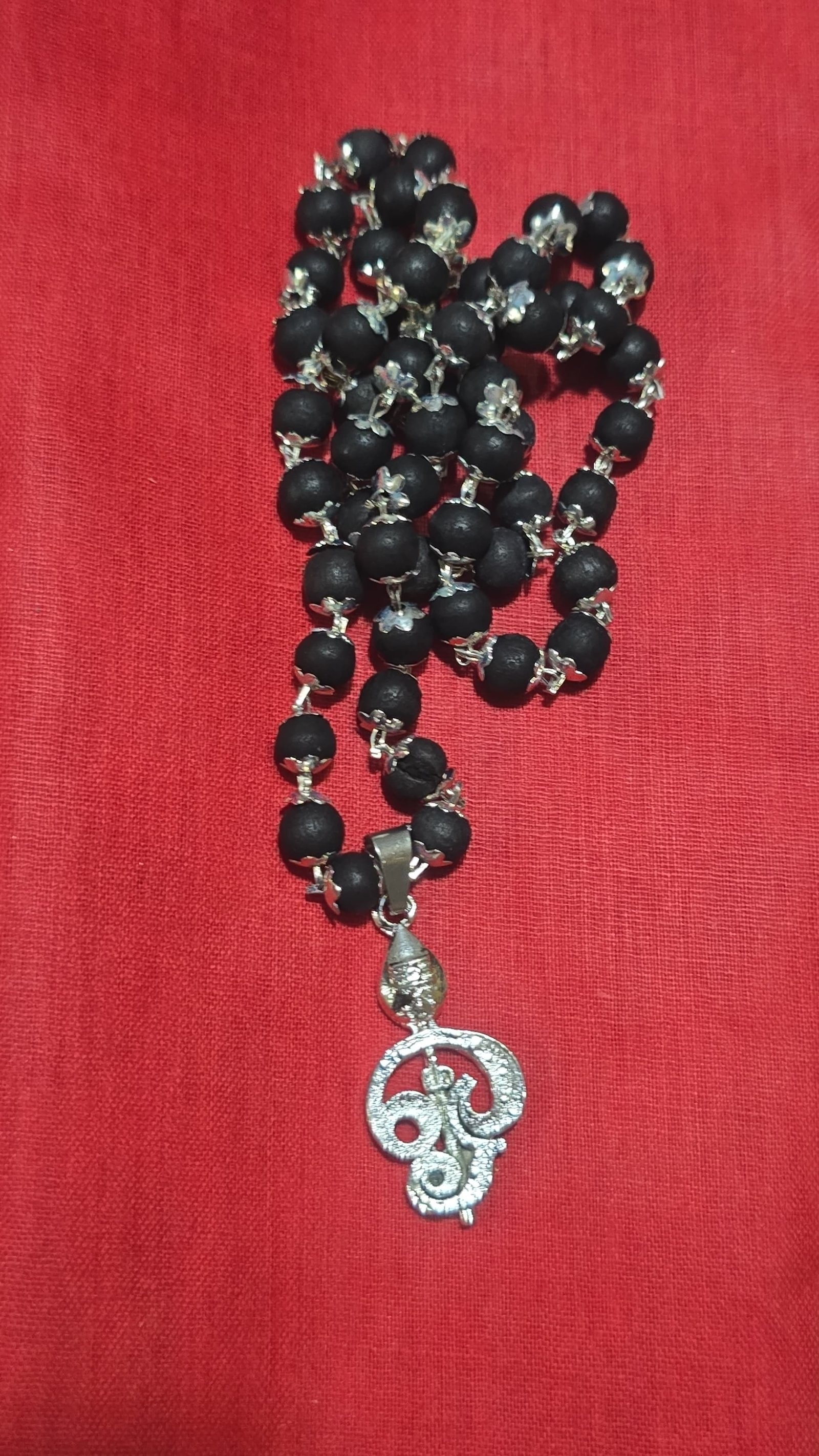 KARUNGALI SILVER PLATED MALAI WITH OM VEL DOLOR