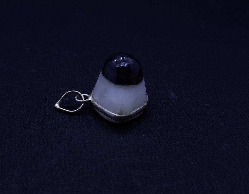 AGATE EYE PENDENT