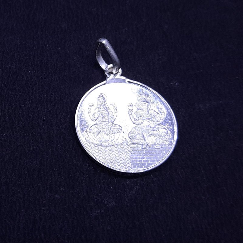 Vyabar Viriddhi Yentra Silver Locket
