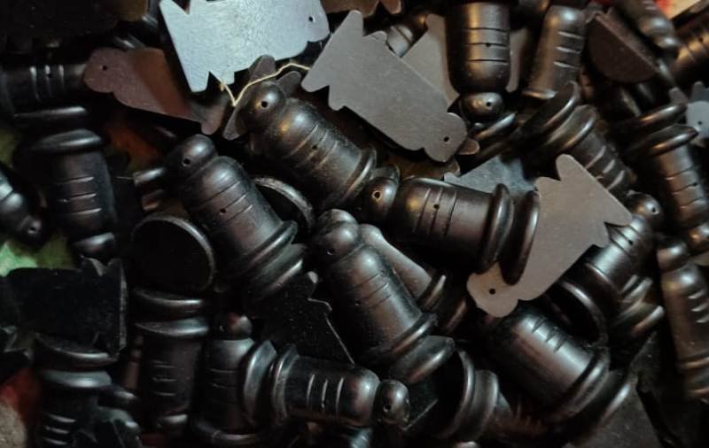 KARUNGALI HALF SHIVLING KEY CHAIN